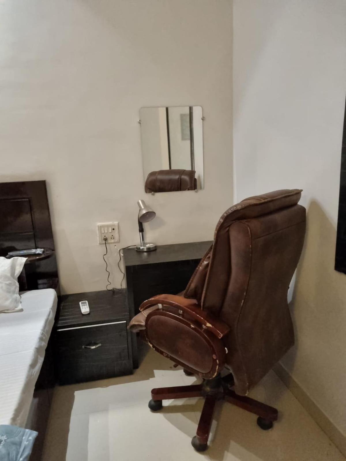 Leela Homestay Jabalpur - Lily - 2 Bhk Luxury Appartment Dış mekan fotoğraf